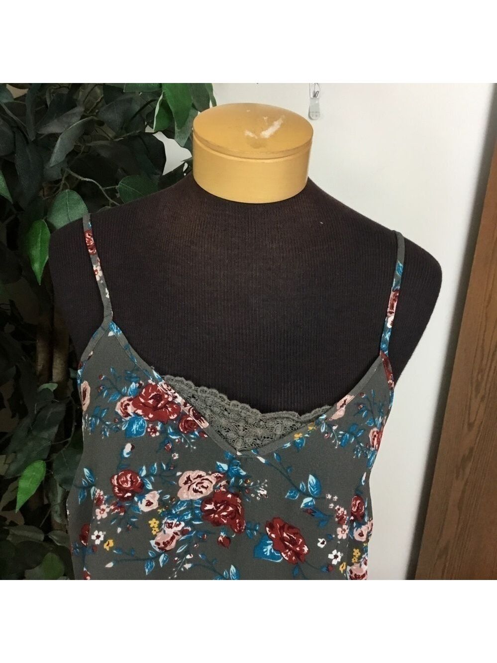 SELF Esteem XL semi sheer floral cami with crochet details - Picture 2 of 12
